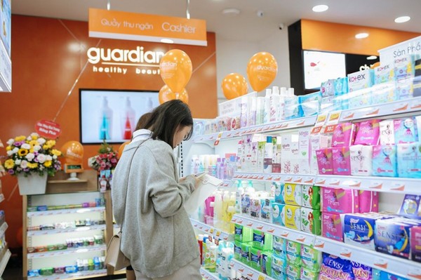 Tới cửa hàng mỹ phẩm Guardian Vietnam bạn còn có thể mua nhiều thứ khác
